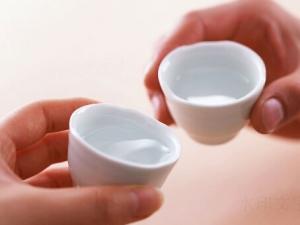 白酒可以用來(lái)烹飪？別用白酒代替料酒了！