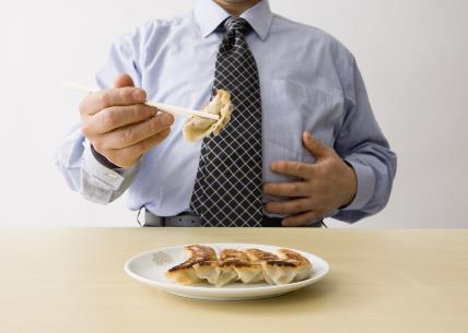 秋季晚餐怎么吃更好?晚餐應(yīng)“八分飽”先吃飯再吃菜