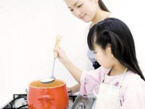 早喝水午喝湯睡前要喝蜜，湯湯水水補(bǔ)充元?dú)? /></a> </div>
                  <div   id=