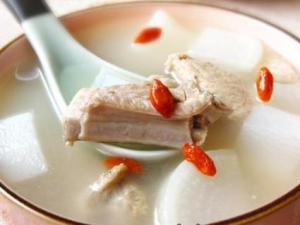 感冒了應(yīng)該吃什么？洋蔥能抗寒，甜食易生痰