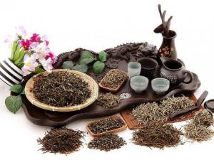 夏天喝什么茶好？黑白紅綠茶功效各不同