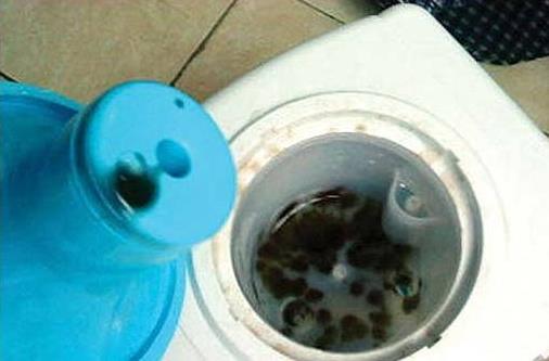 喝飲水機(jī)里的水干凈安全嗎?長期飲用飲水機(jī)桶裝水的健康隱患