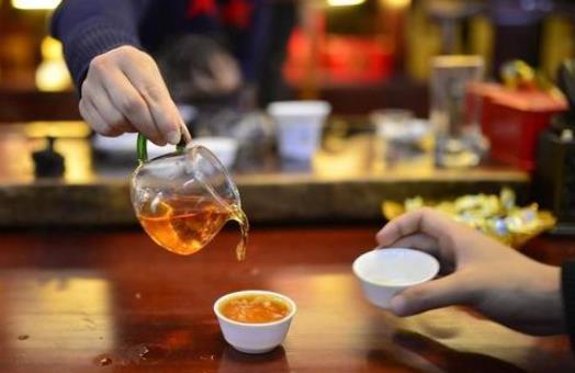 喝茶的好處多多,那么女性哪些時候不宜喝茶?