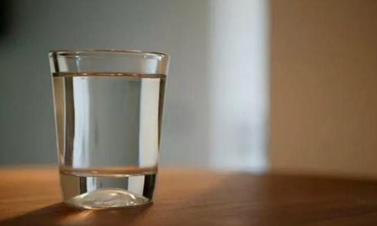 白開(kāi)水超過(guò)幾天不能喝?怎么喝白開(kāi)水好?