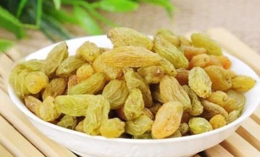 葡萄干聞起來有味道正常嗎?葡萄干吃多了會(huì)怎樣?