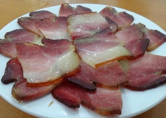 臘肉霉變到什么程度不能吃?臘肉輕微發(fā)霉怎么處理