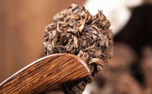 普洱生茶好喝還是熟茶好喝?怎么區(qū)分普洱生茶的生熟?