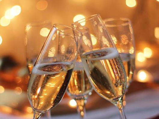 香檳和葡萄酒有什么區(qū)別?香檳和起泡酒的區(qū)別