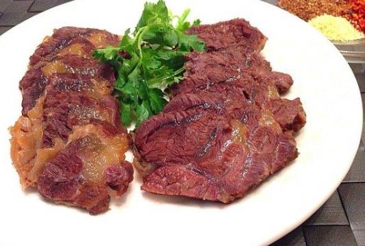 黃牛和水牛哪個肉質(zhì)口感更好?怎么看牛肉是黃牛還是水牛