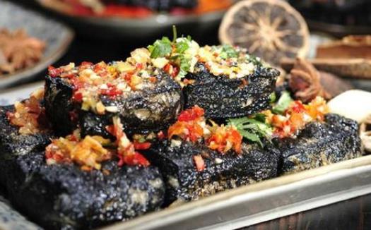 豆腐放臭了可以當(dāng)臭豆腐吃嗎?臭豆腐的熱量高不高?