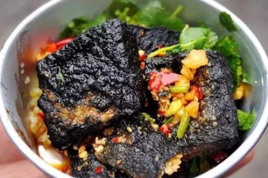 長沙臭豆腐里的黑水是什么做的?一碗臭豆腐大概可以胖幾斤?