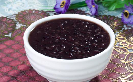 黑米粥養(yǎng)胃嗎?黑米粥有哪些功效?