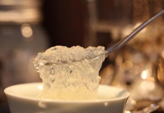 燕窩發(fā)黑了還能吃嗎?燕窩有點濕能曬一下嗎?