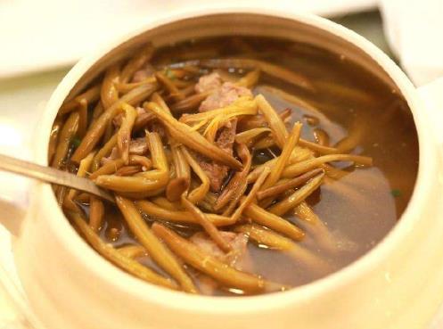 干黃花菜是發(fā)奶的嗎?吃干黃花菜可以不洗嗎?
