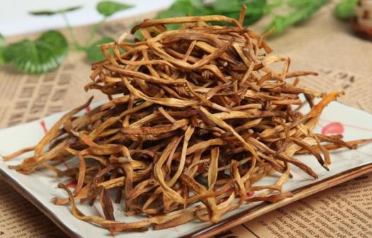 黃花菜不曬干吃有毒嗎?干黃花菜吃了會(huì)中毒嗎?