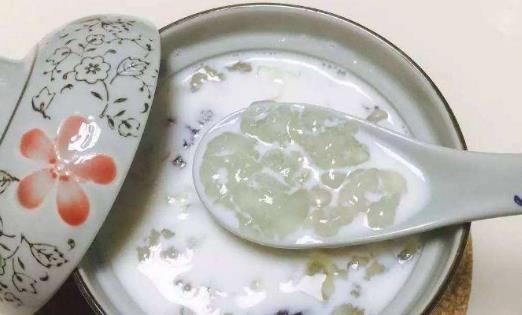 雪蛤膏什么時候吃好?雪蛤膏有哪些營養(yǎng)成份?
