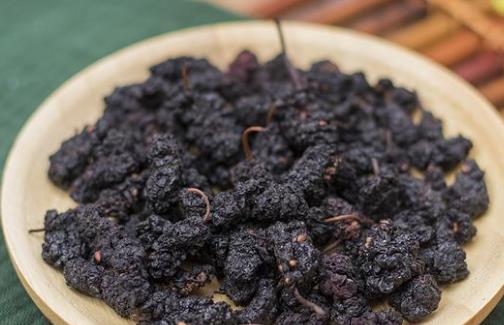 桑葚干可以和哪些東西泡水?桑葚干有哪些作用?