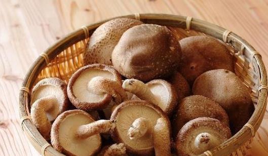 香菇有哪些營養(yǎng)價值?香菇掉水后隔夜可以吃嗎?