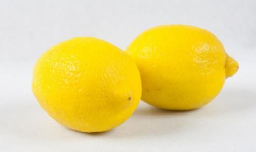 檸檬皮可以泡水喝嗎?檸檬皮泡水喝會(huì)引起過(guò)敏嗎?