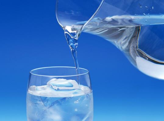 喝沒開的開水會有什么反應嗎?白開水喝多了會發(fā)胖嗎?