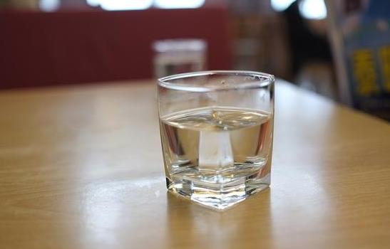 熱開水混合涼水喝可以嗎?喝二次燒開的水有害嗎?