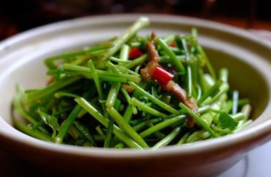 芹菜焯水后會(huì)破壞營(yíng)養(yǎng)嗎?吃水芹菜有什么好處