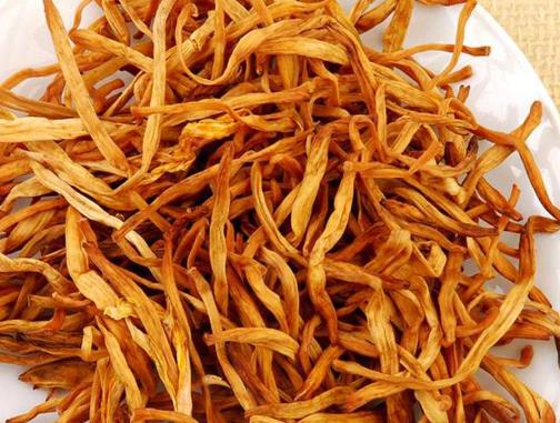 黃花菜發(fā)酸正常嗎?干黃花菜還有秋水仙堿嗎?