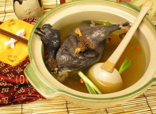 烏雞買什么樣的好?烏雞燉湯多久喝一次最好?