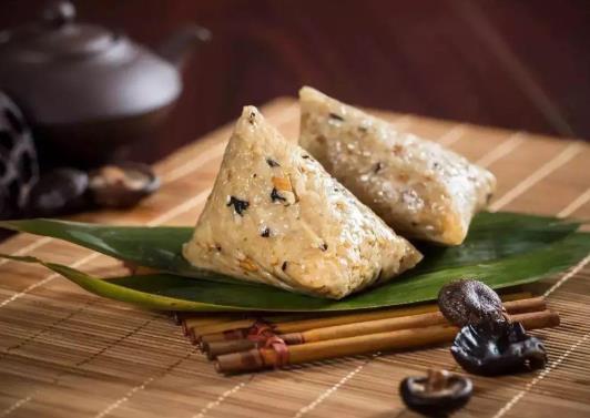 粽子煮好可以放鍋里3小時嗎?粽子帶葉子能用微波爐加熱嗎