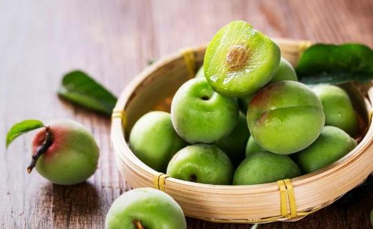 青梅可以直接吃嗎?吃青梅有哪些好處?