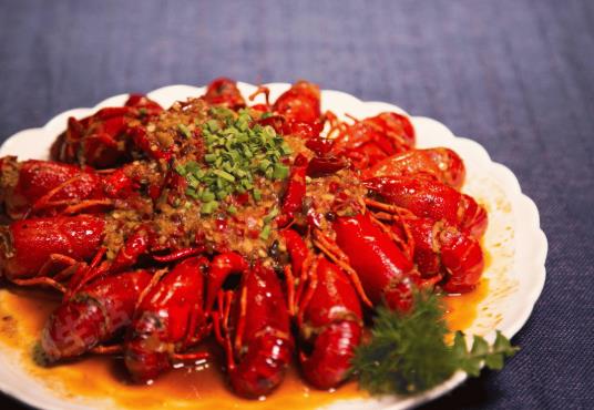 小龍蝦肉散是因?yàn)槿チ宋r線(xiàn)嗎?小龍蝦肉質(zhì)松散是蝦的問(wèn)題嗎?