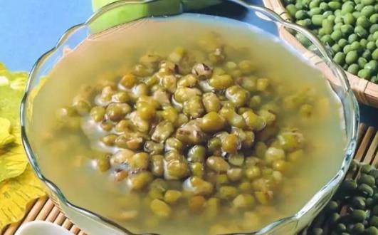 綠豆糖水不放冰箱會(huì)壞嗎 綠豆糖水放冰箱第二天還需要煮嗎
