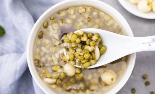 綠豆糖水不放冰箱會(huì)壞嗎 綠豆糖水放冰箱第二天還需要煮嗎