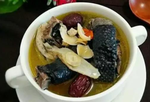 烏雞吃公的好還是母的好?老母雞補(bǔ)血還是烏雞補(bǔ)血?