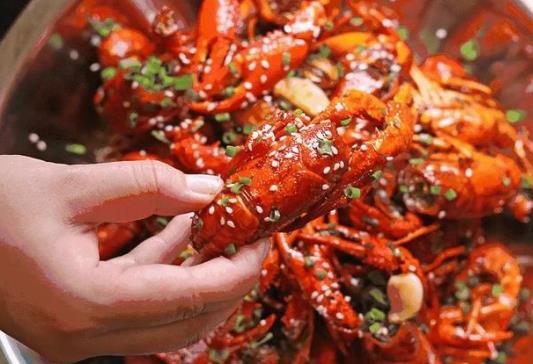 小龍蝦筋不抽吃了會(huì)得什么?小龍蝦的筋吃了會(huì)怎么樣?