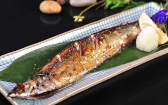 痛風(fēng)可以吃秋刀魚嗎?秋刀魚不宜與什么一起吃?