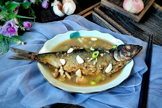 青魚(yú)屬于深海魚(yú)嗎?痛風(fēng)患者可以吃青魚(yú)嗎?