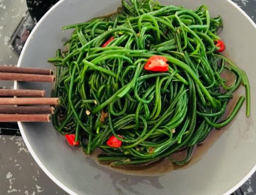 沙蔥是實(shí)心的還是空心的?沙蔥是不是就是野韭菜?
