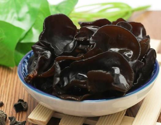 干木耳可以放幾年?木耳泡多長(zhǎng)時(shí)間會(huì)有毒?