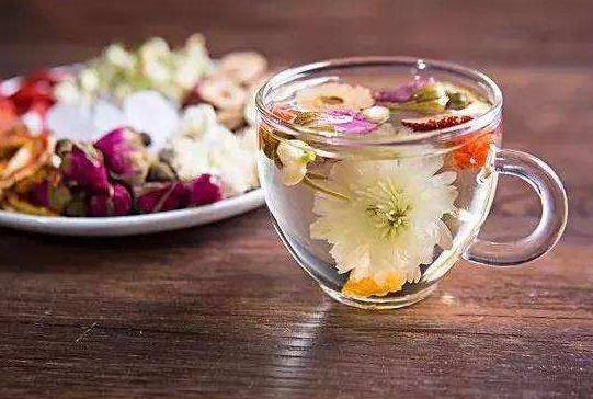 泡花茶要不要洗?花茶放一年了還能喝嗎?