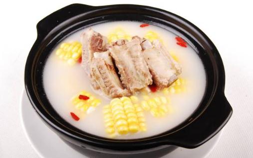 骨頭湯要先過水嗎 骨頭湯喝多了會痛風(fēng)嗎