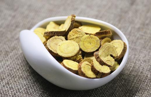 甘草泡水用開水泡嗎 甘草泡水可以降火嗎