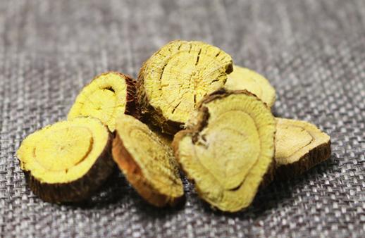 甘草泡水用開水泡嗎 甘草泡水可以降火嗎