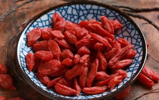 枸杞子泡酒比例是多少 枸杞子泡酒能泡多長(zhǎng)時(shí)間