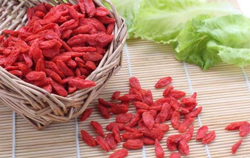 枸杞會(huì)掉色正常嗎 枸杞變軟了發(fā)粘怎么辦