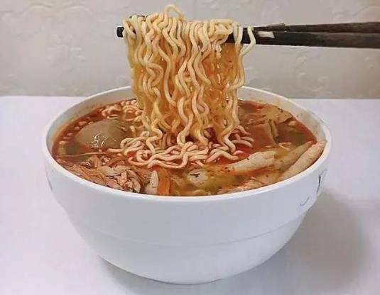 光喝方便面湯會(huì)長胖嗎?高血壓患者可以吃泡面嗎?