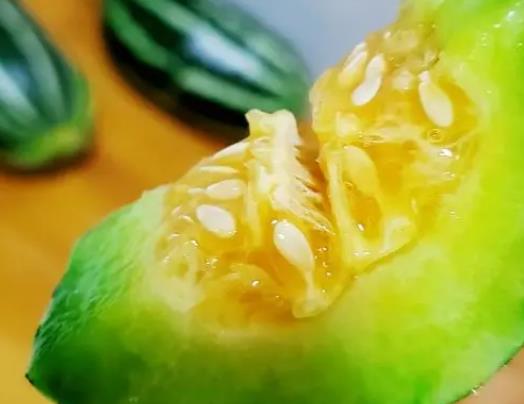 羊角蜜是帶皮吃還是削皮吃?沒(méi)成熟的羊角蜜能吃嗎?