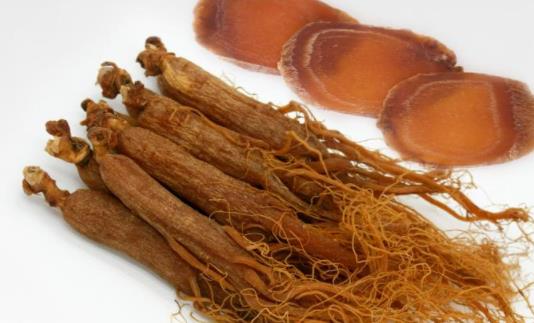 紅參和西洋參能一起吃嗎 紅參和西洋參哪個(gè)適合老年人