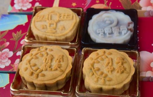 做月餅用什么面粉 月餅硬了怎樣變軟和