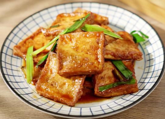 蠔油里面有白色斑點(diǎn)還能吃嗎?買蠔油時瓶身上應(yīng)該有哪兩個字